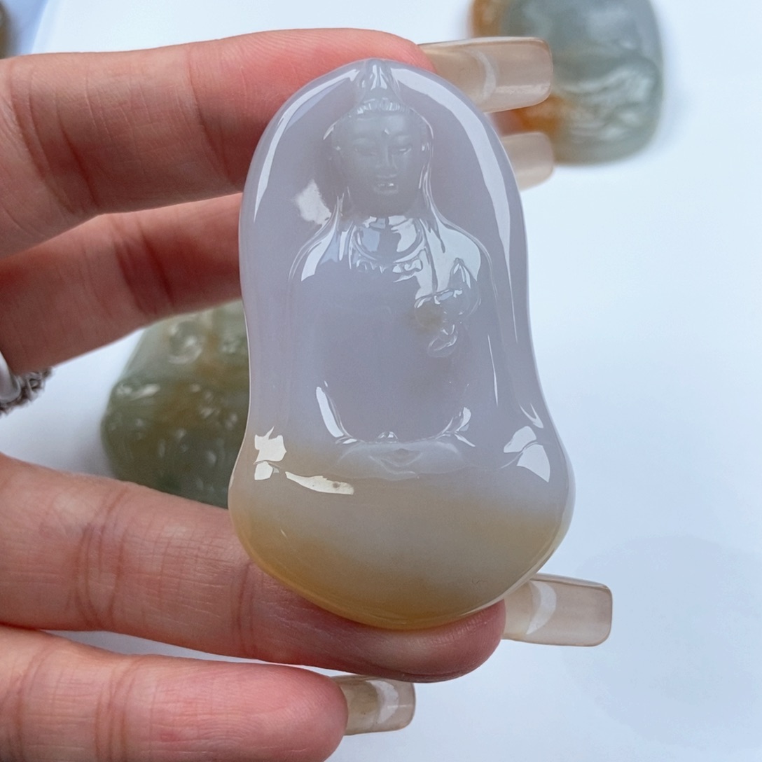 翡翠颈饰未镶嵌普****陈