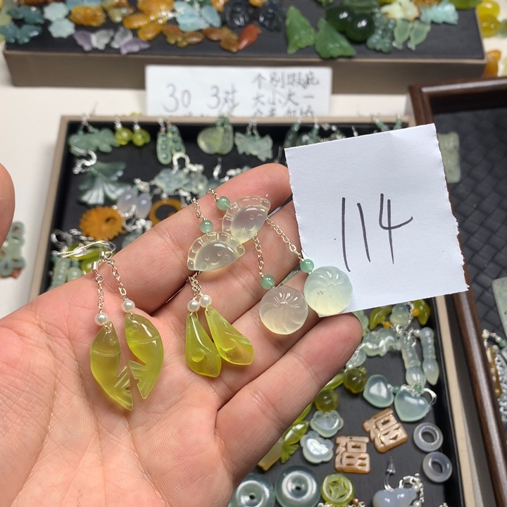 朱***夜蛇纹石玉合金耳钉