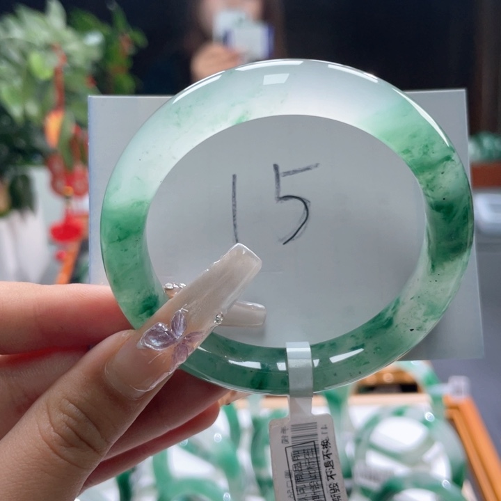 石英质玉手镯未镶嵌