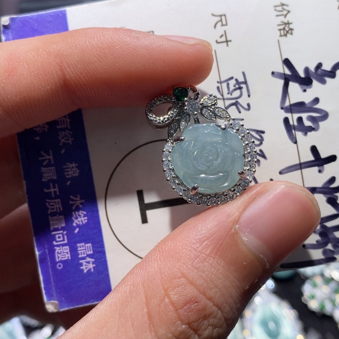 翡翠未镶嵌颈饰翡翠