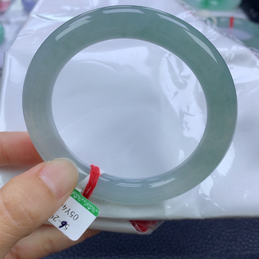 翡翠手镯未镶嵌56圆