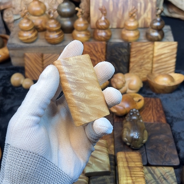 楠木J**，金丝楠木无事