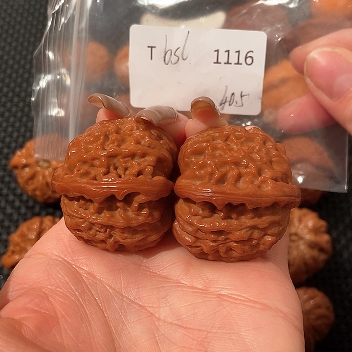 文玩核桃吊坠白狮40.6