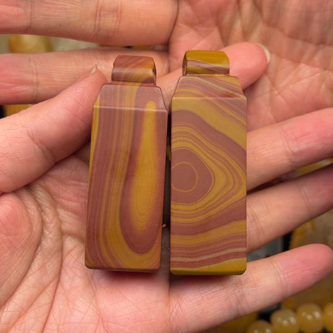 小***头石英质玉未镶嵌黄蜡石摆件