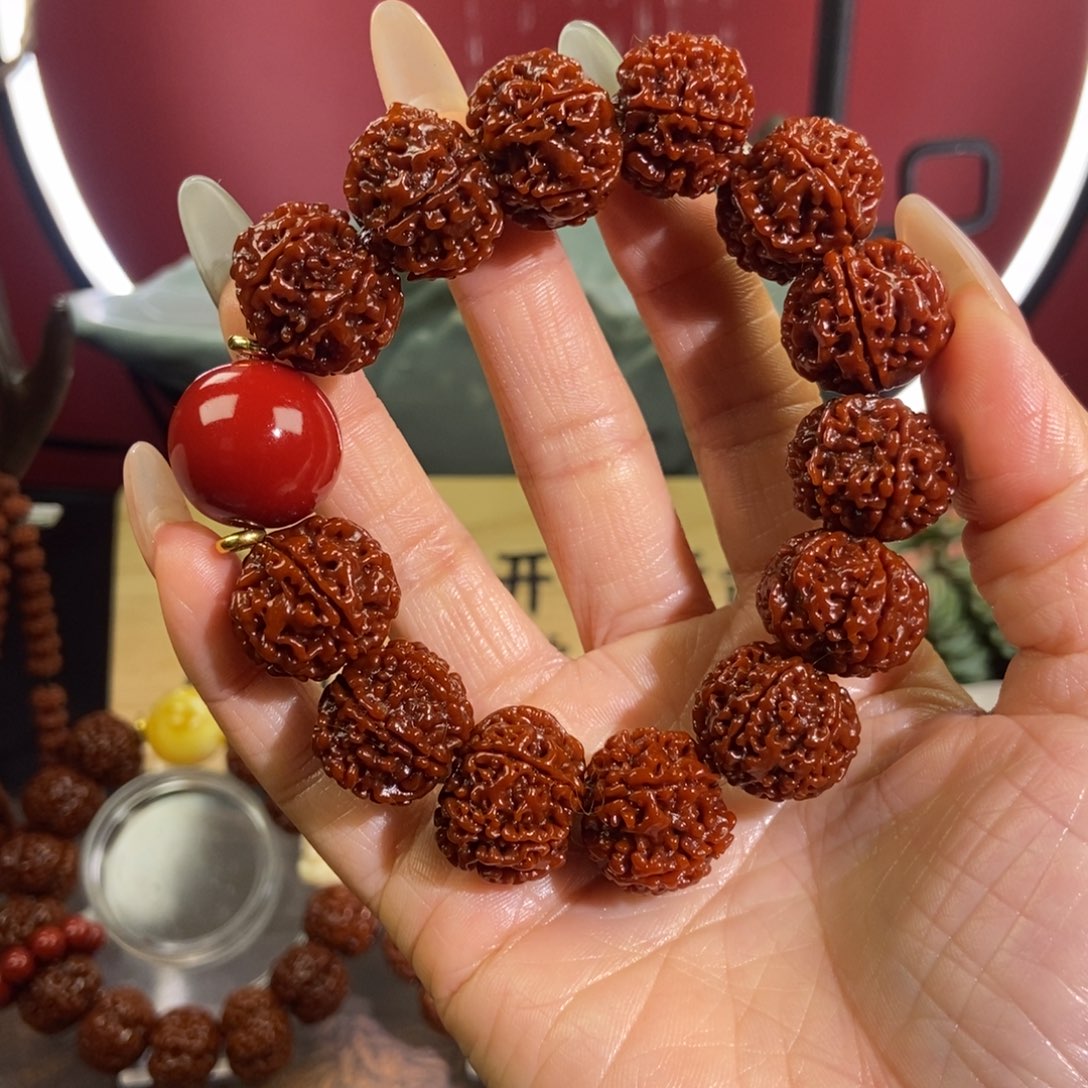 金刚菩提吊坠620红。