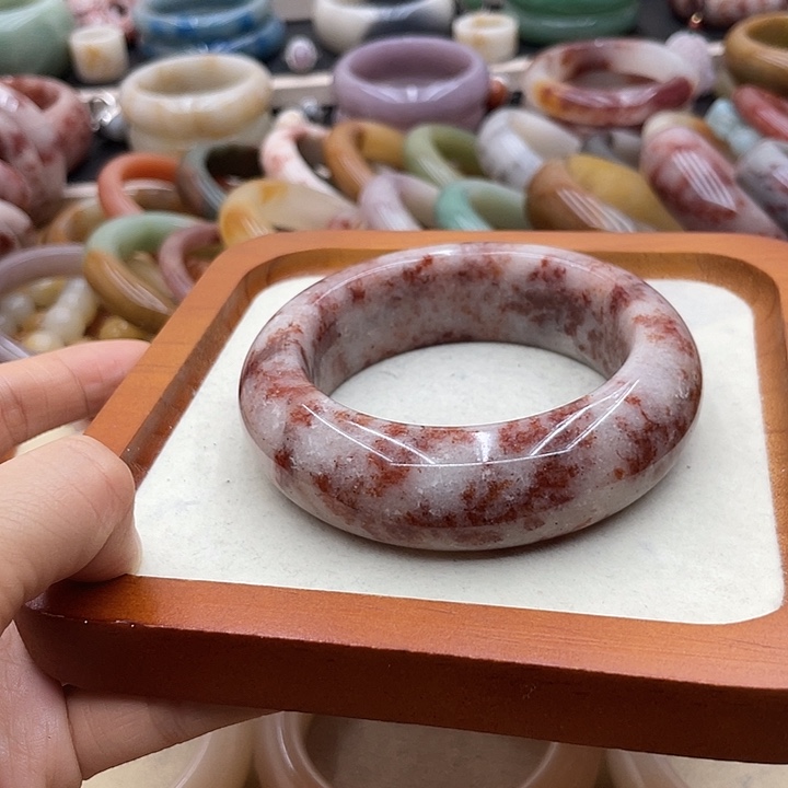 石英质玉圈口齐全未镶嵌h****也