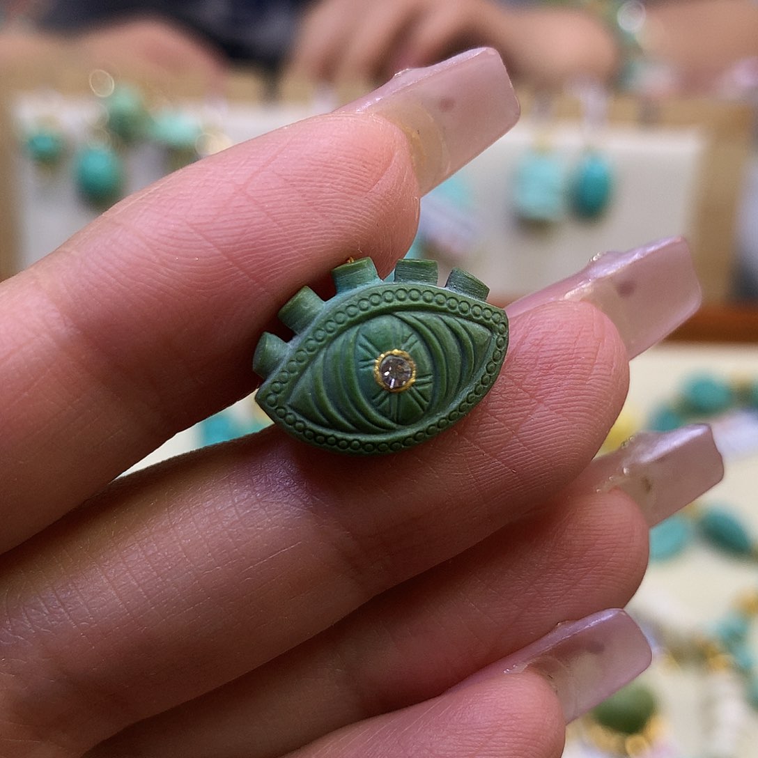 绿松石未镶嵌雕刻件