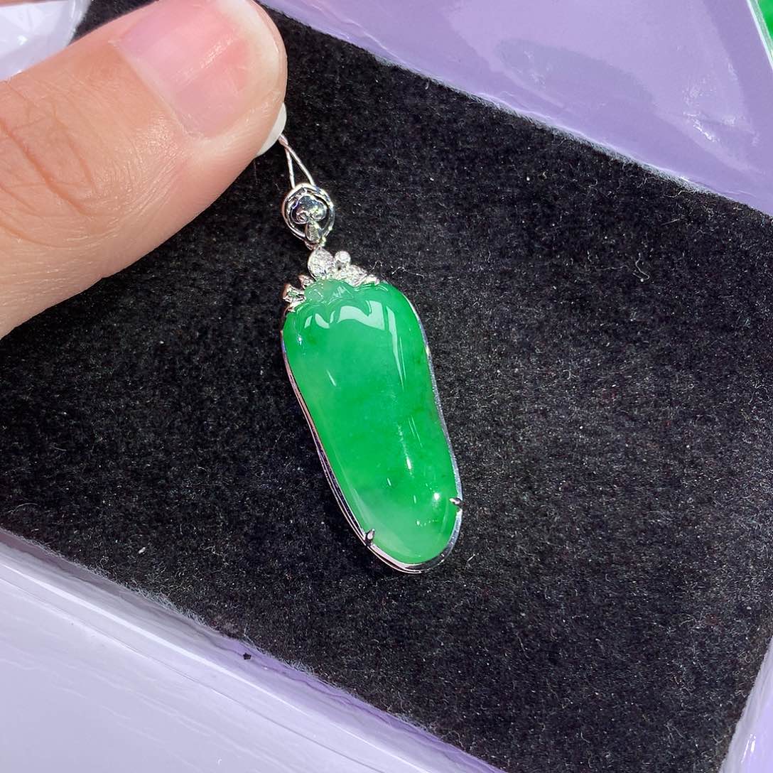 翡翠吊坠(赠链)18K金镶嵌