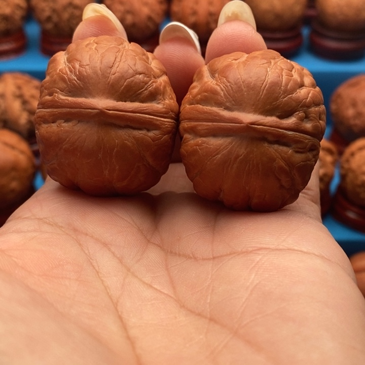 核桃精品文玩核桃手捻水晶青蛙