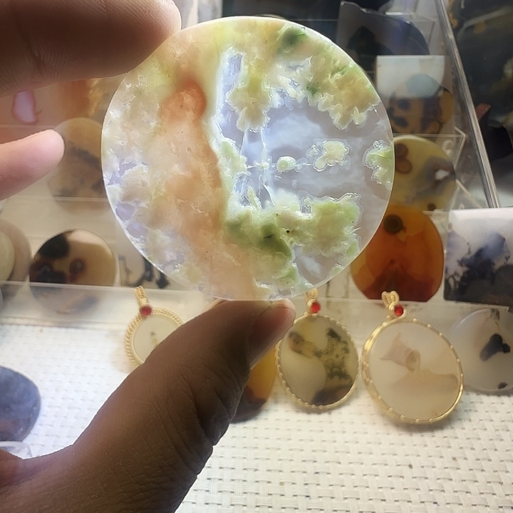 玛瑙/玉髓未镶嵌珠宝奇石