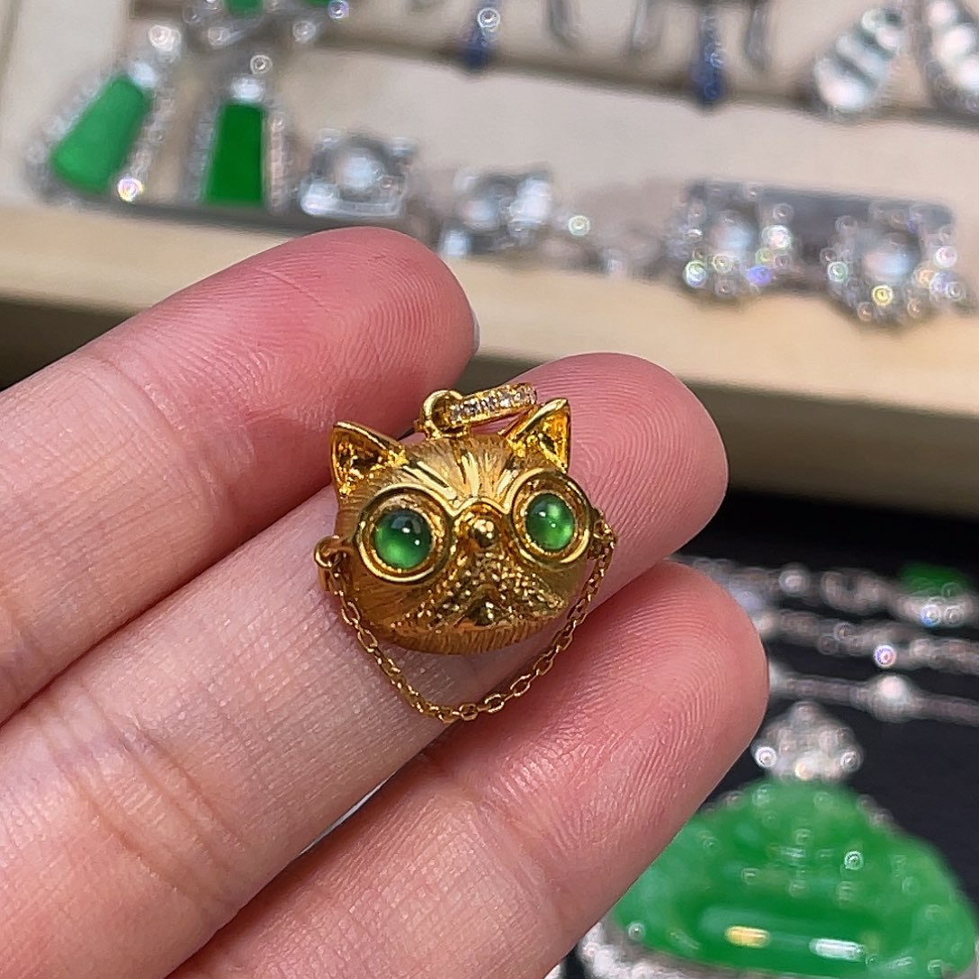 翡翠18K金镶嵌颈饰猫咪