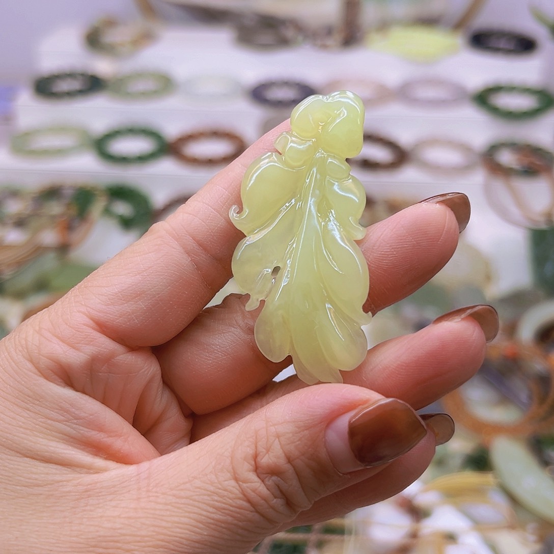 肉***子和田玉未镶嵌吊坠(赠链)