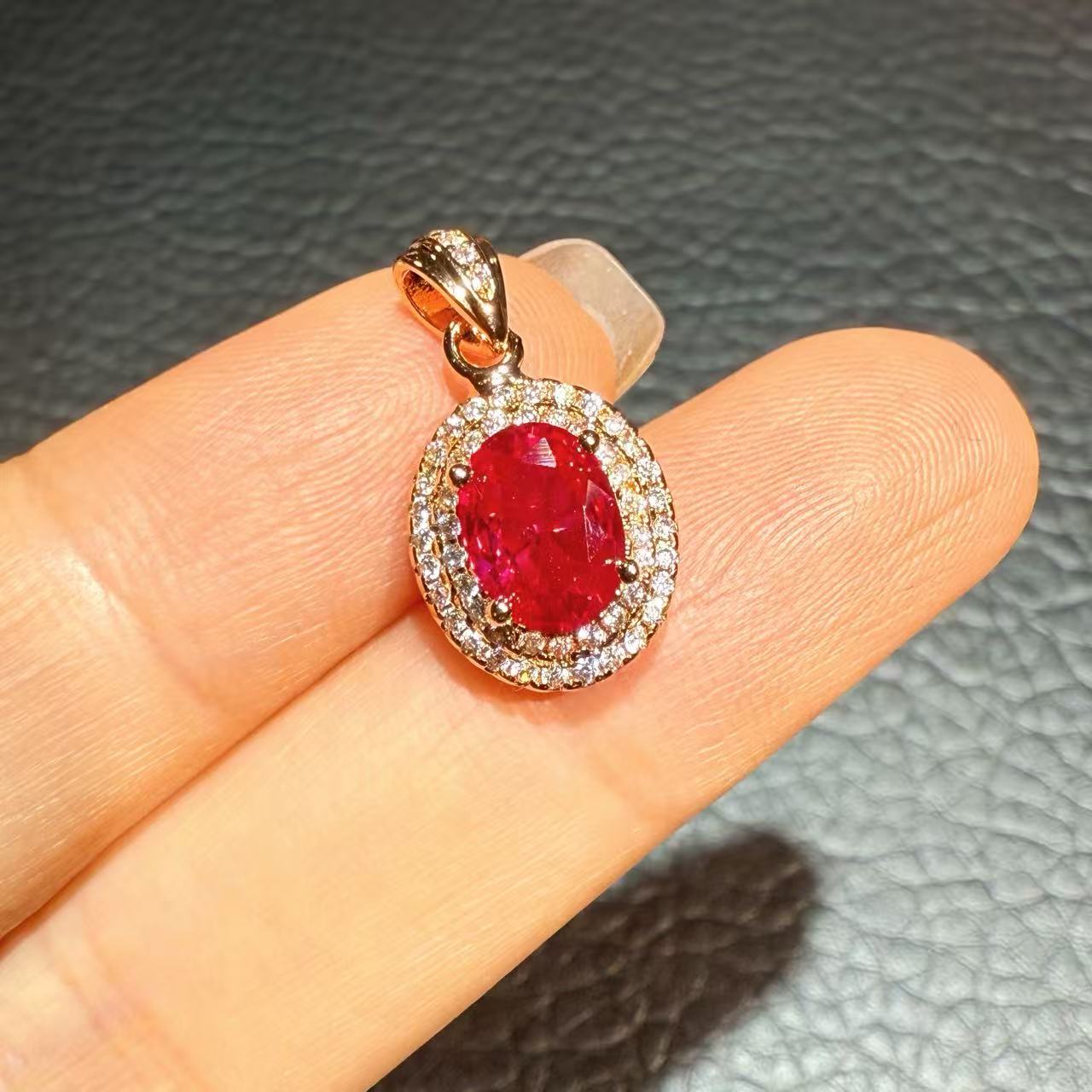 轻奢设计-高精切红宝石吊坠YE-905