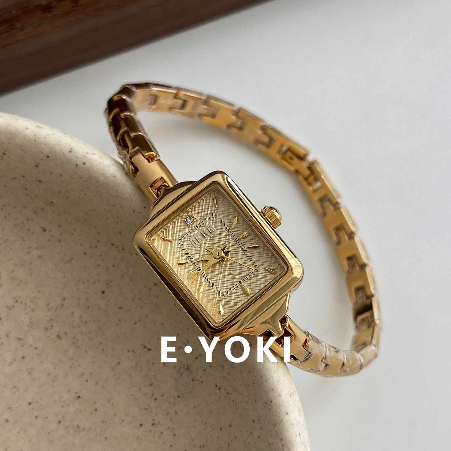 一柚七 金色小方表蛇骨手链小众手表女高级百搭复古女士石英表113