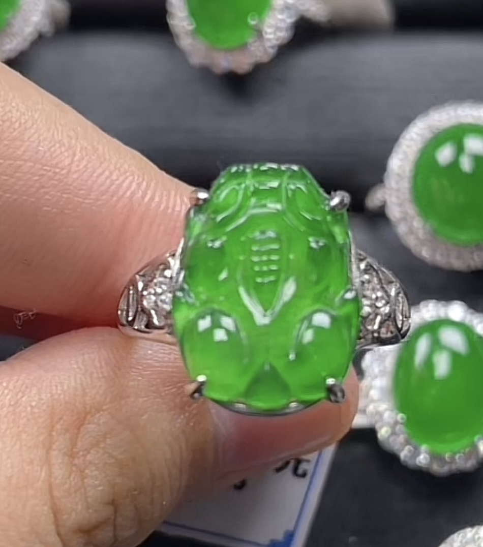 A货翡翠925银镶嵌戒指