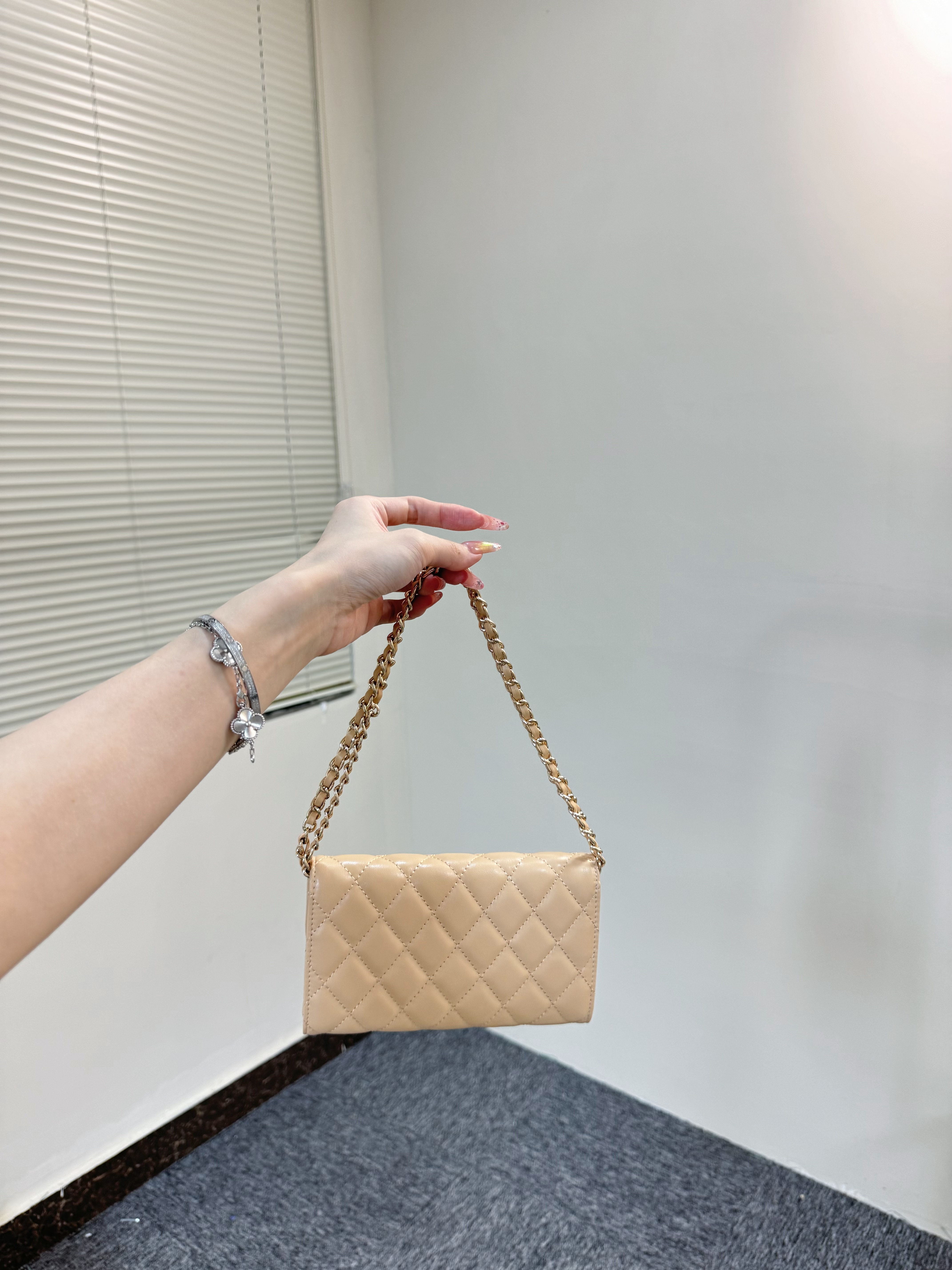 QIQI【长款钱夹】时尚带链条斜挎包（无公仔挂件）