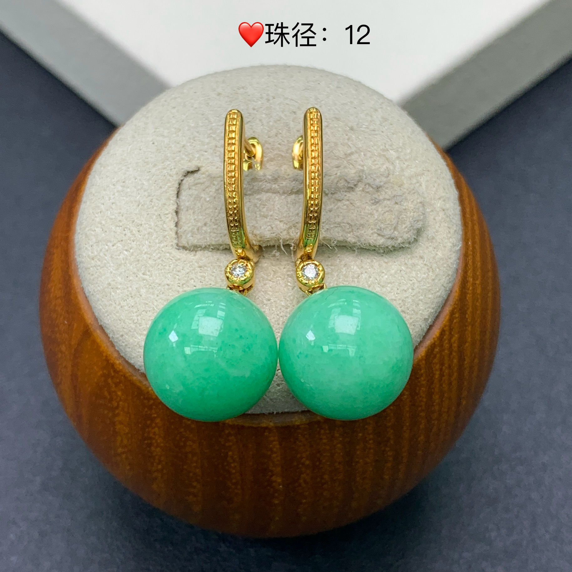 新品推荐·18K金阳绿圆珠缅A翡翠玉石耳饰耳包款绿色