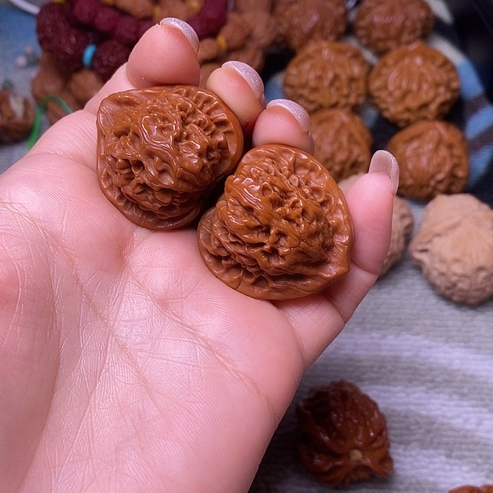 尼***贵吊坠文玩核桃       