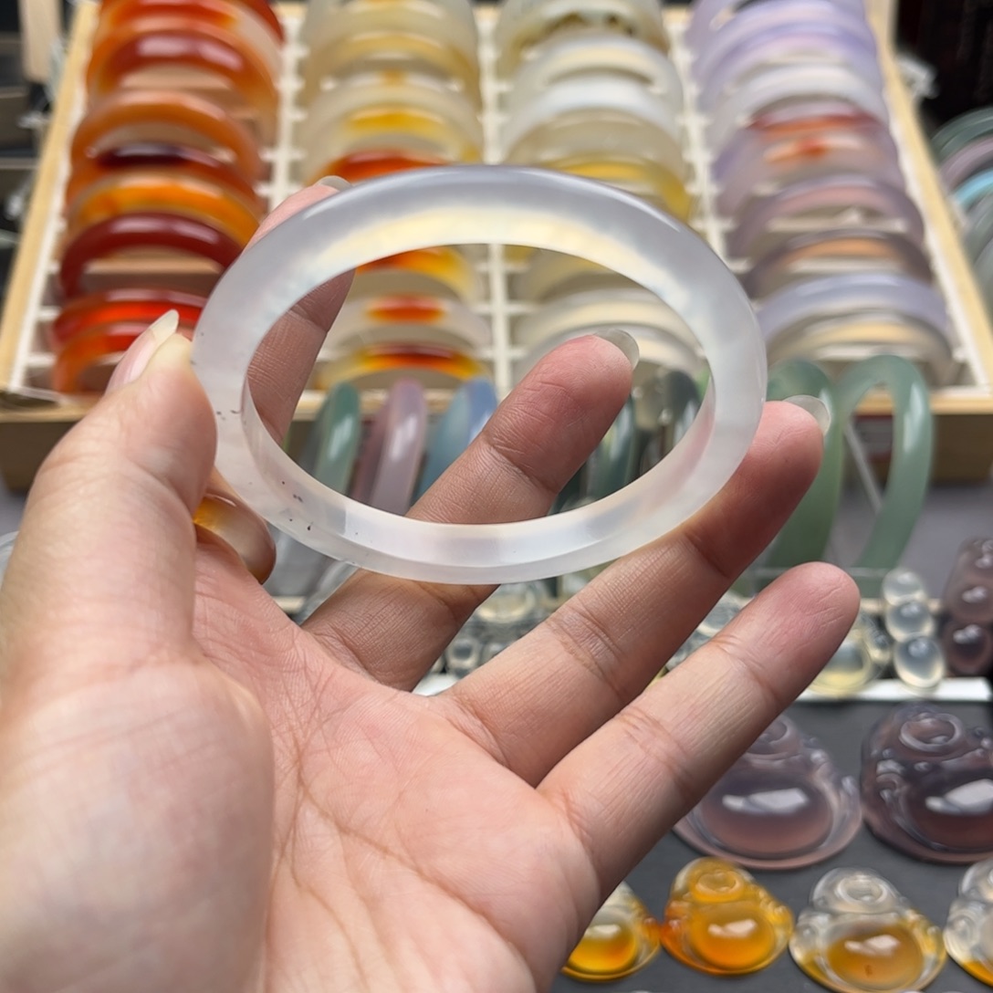 玛瑙/玉髓手镯未镶嵌60