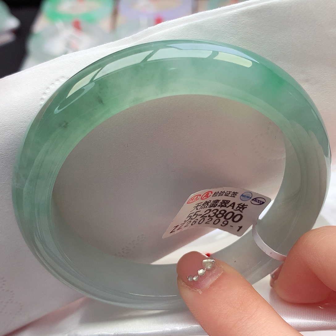 翡翠手镯未镶嵌天然翡翠55-56飘果绿底整起光感推荐