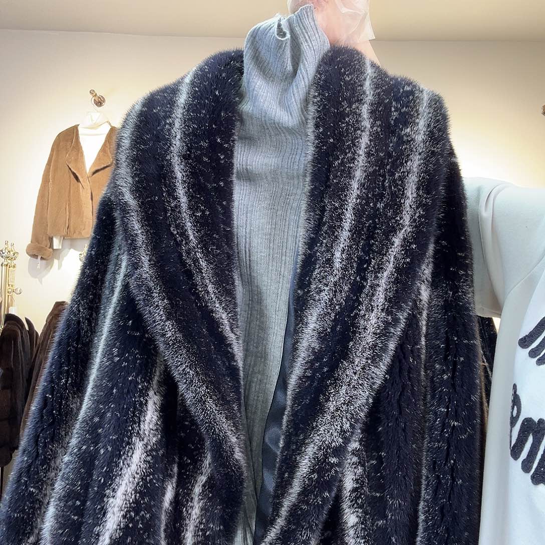 皮草外套搭配黑色