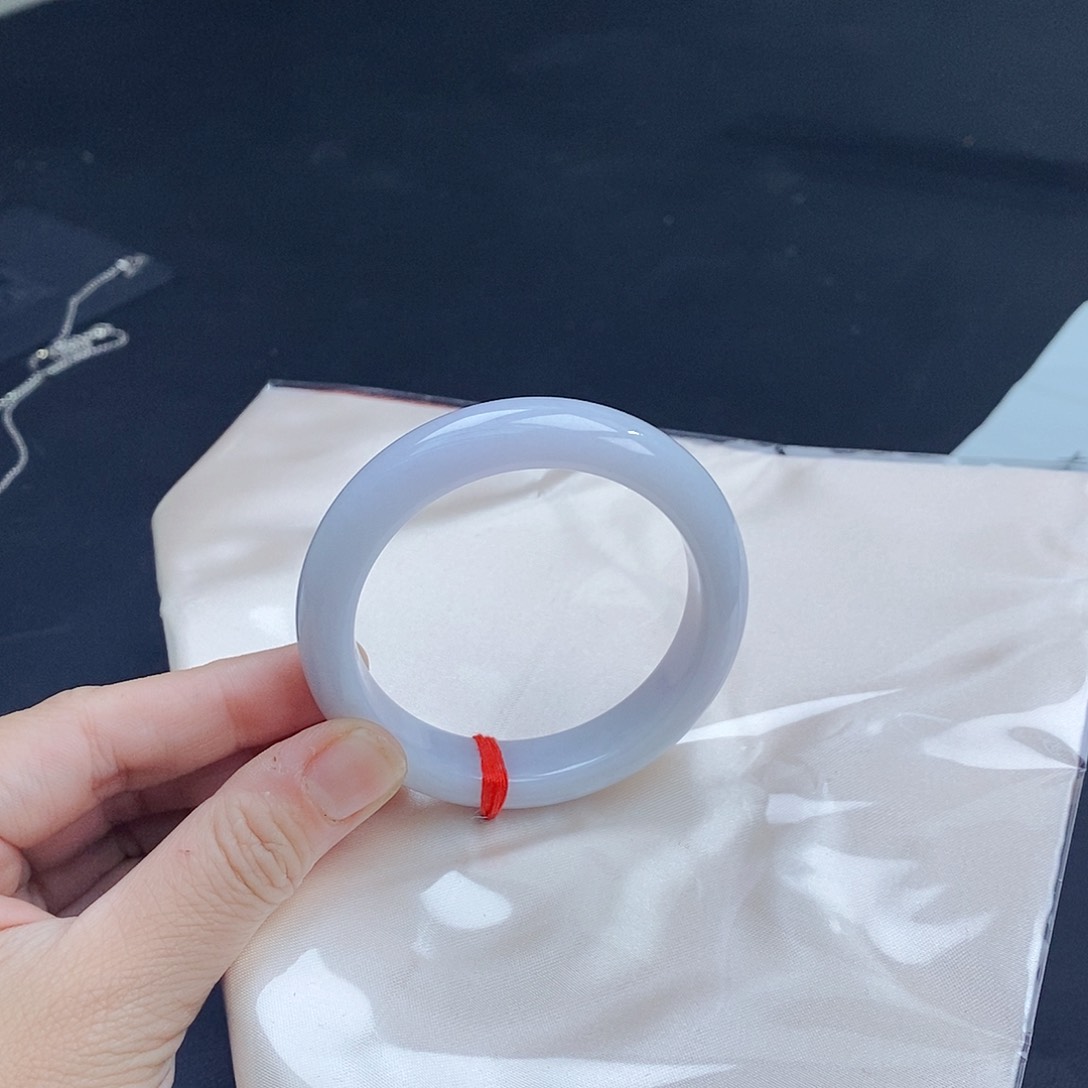 翡翠手镯未镶嵌翡翠