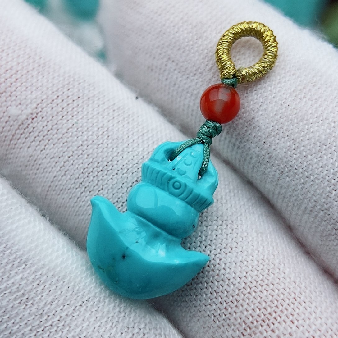 绿松石未镶嵌颈饰