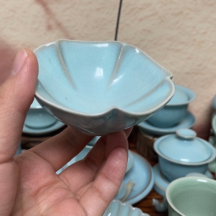 杯子谢朝伟天青葵口盏杯微瑕