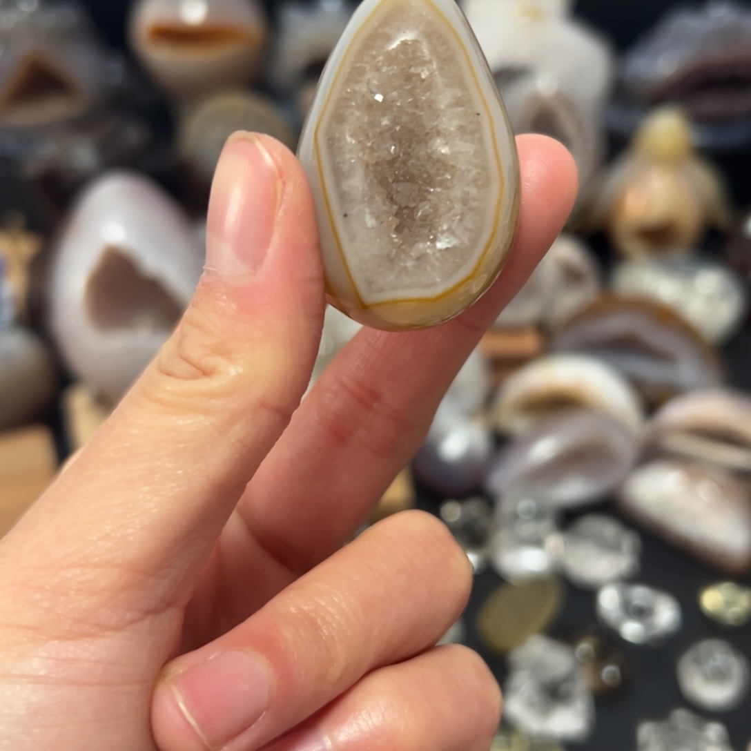 玛瑙/玉髓未镶嵌珠宝奇石