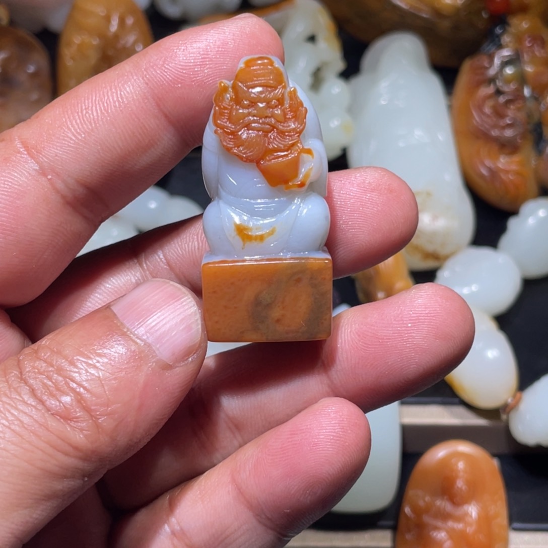 颈饰未镶嵌和田玉敬*