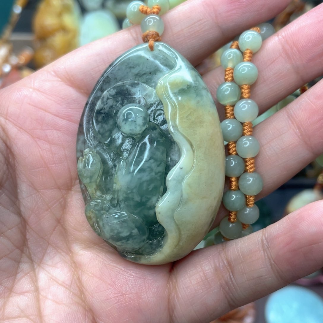 蛇纹石玉颈饰未镶嵌