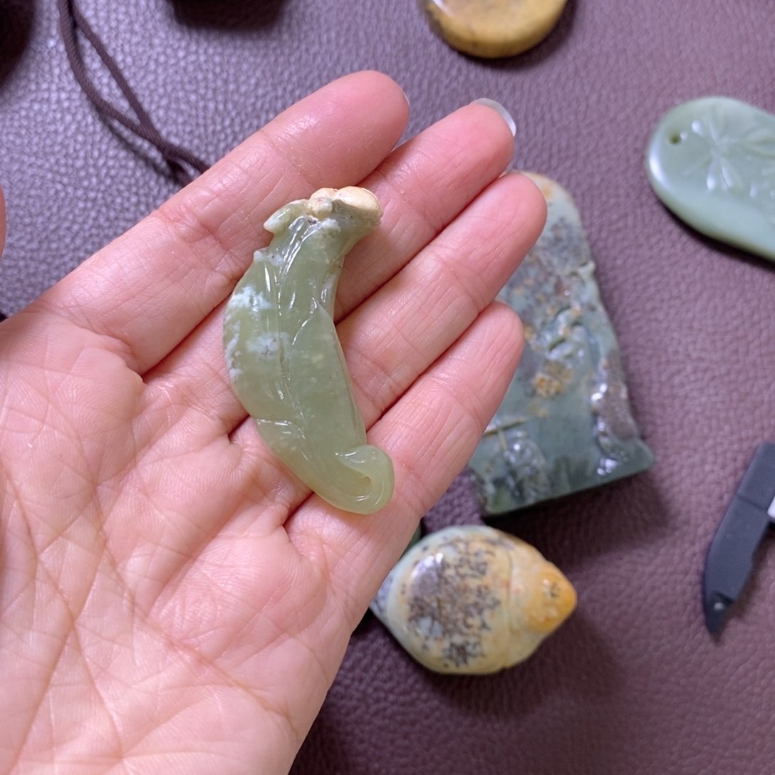 岫岩河磨玉（透闪石质玉）挂件未镶嵌特**号