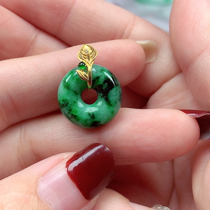 翡翠颈饰18K金镶嵌翡翠