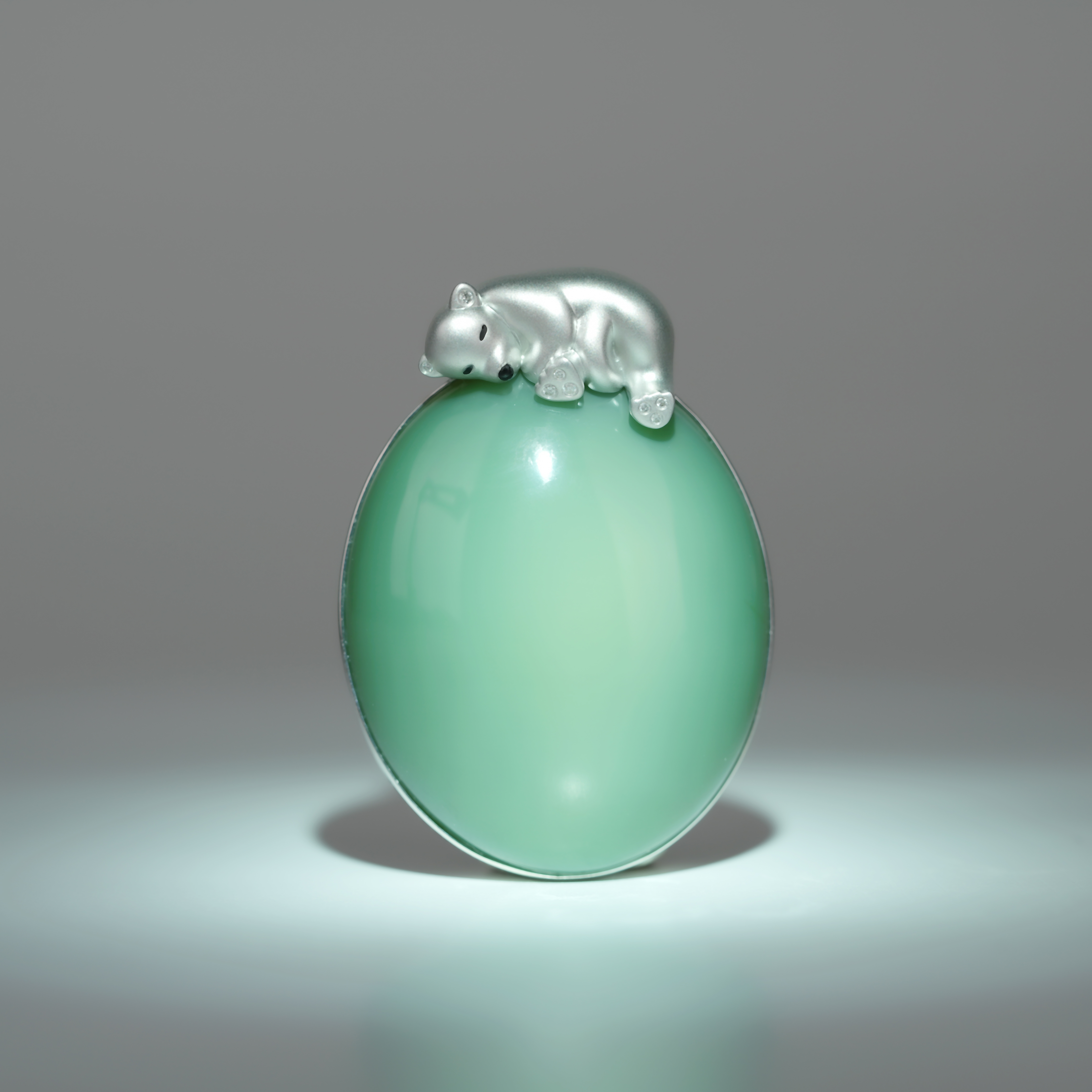 传世级 和田玉粉青瓷蓝起荧光北极熊高定吊坠 18K金 45*32*10mm±