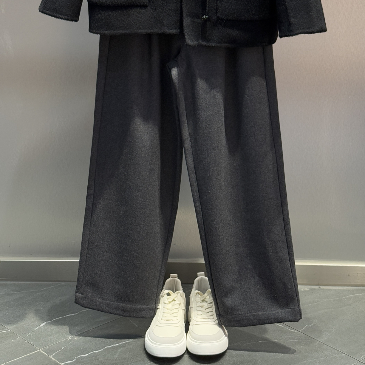 560237深灰绵羊毛当代文艺长梭织裤