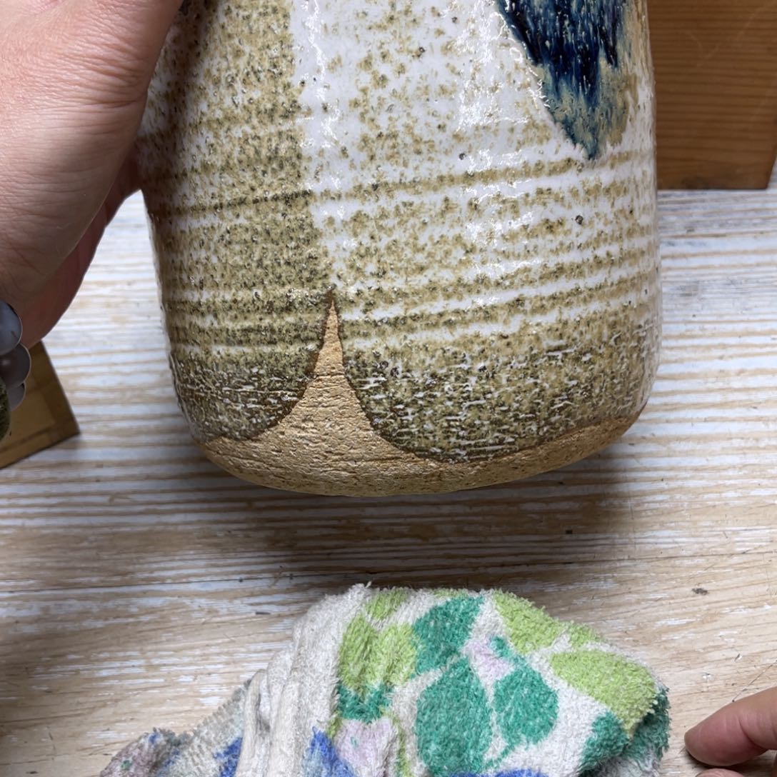 瓷片密密麻麻地排列在一起