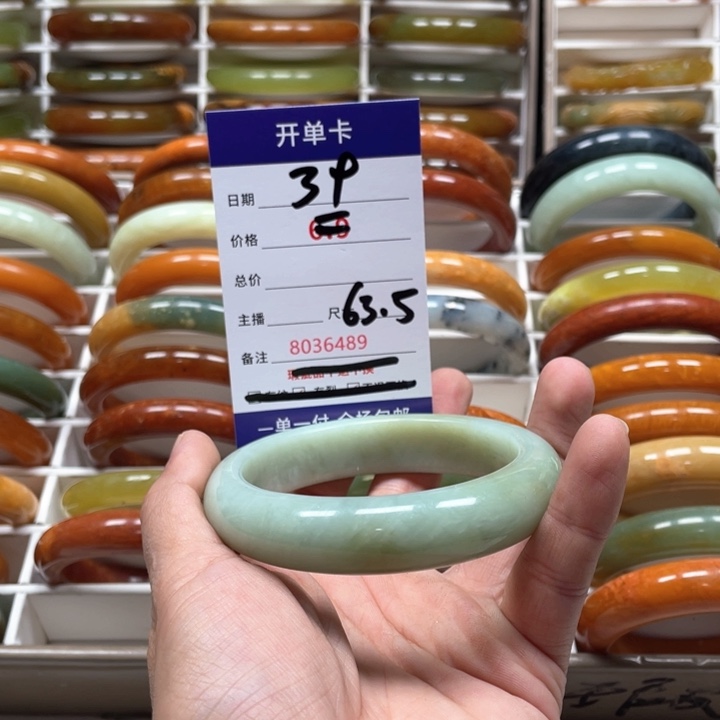 蛇纹石玉手镯未镶嵌碟*花