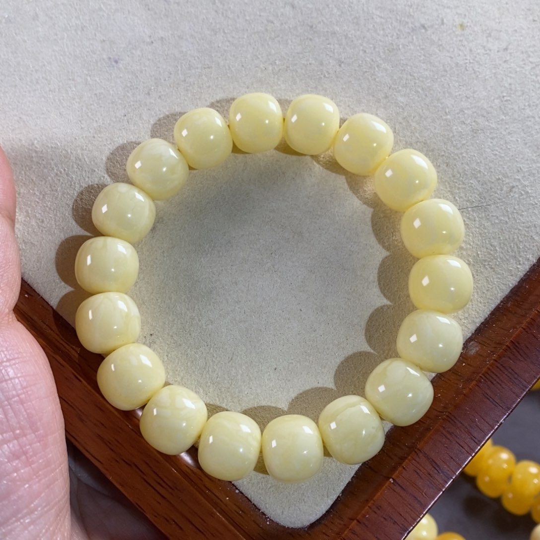 琥珀裸石未镶嵌12.9mm同料手串