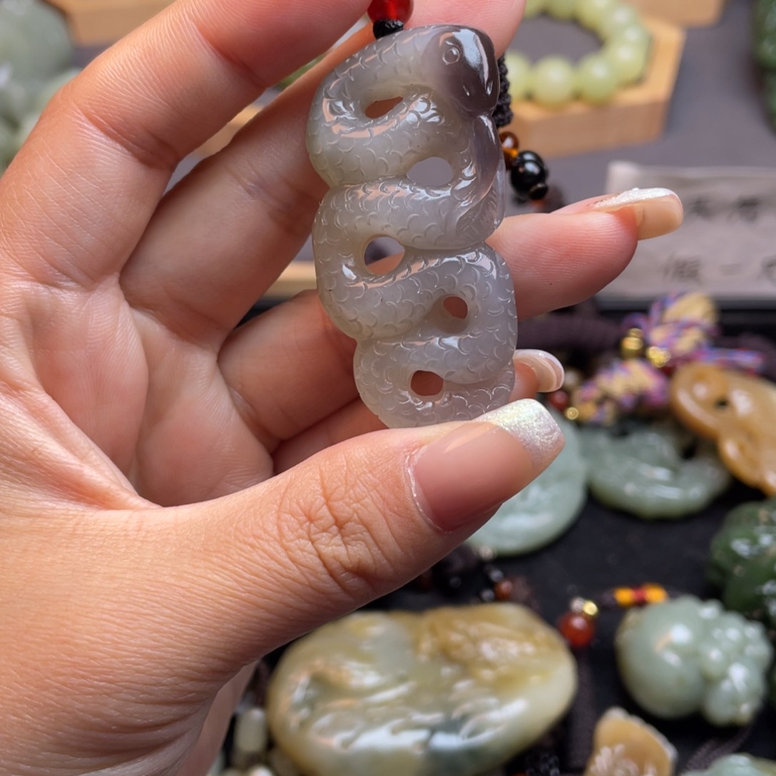 和田玉颈饰未镶嵌