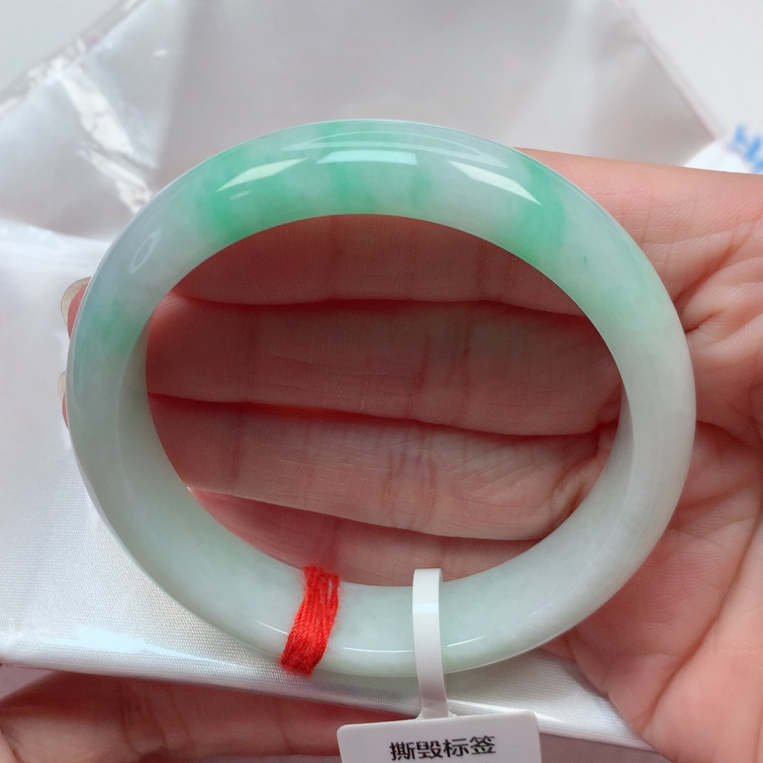 翡翠手镯未镶嵌55.5圈 白底青