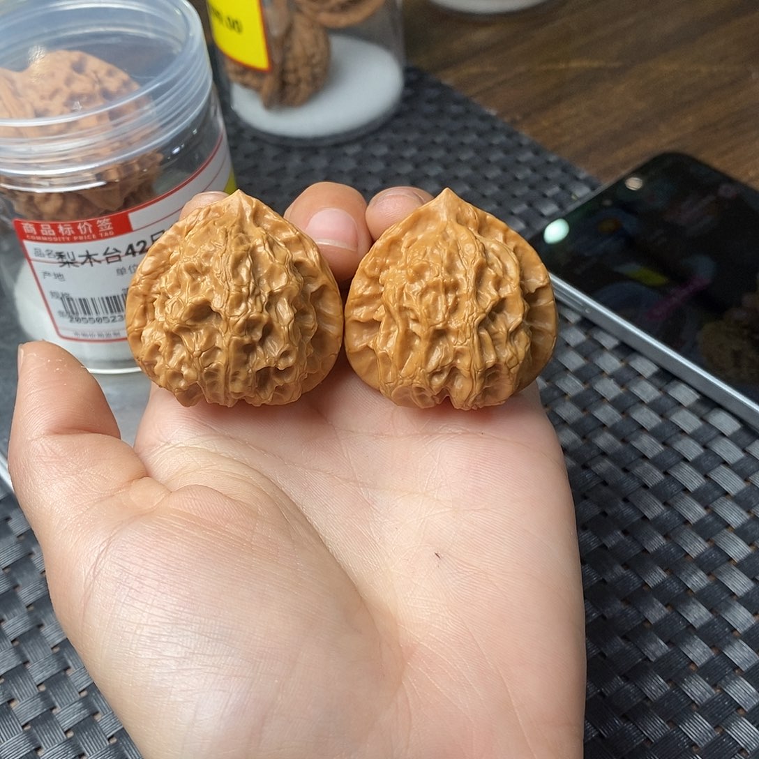 文玩核桃把件全品梨木台40