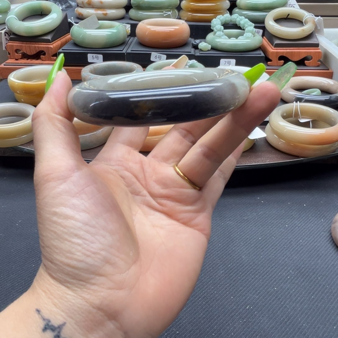 阳***成石英质玉手镯未镶嵌