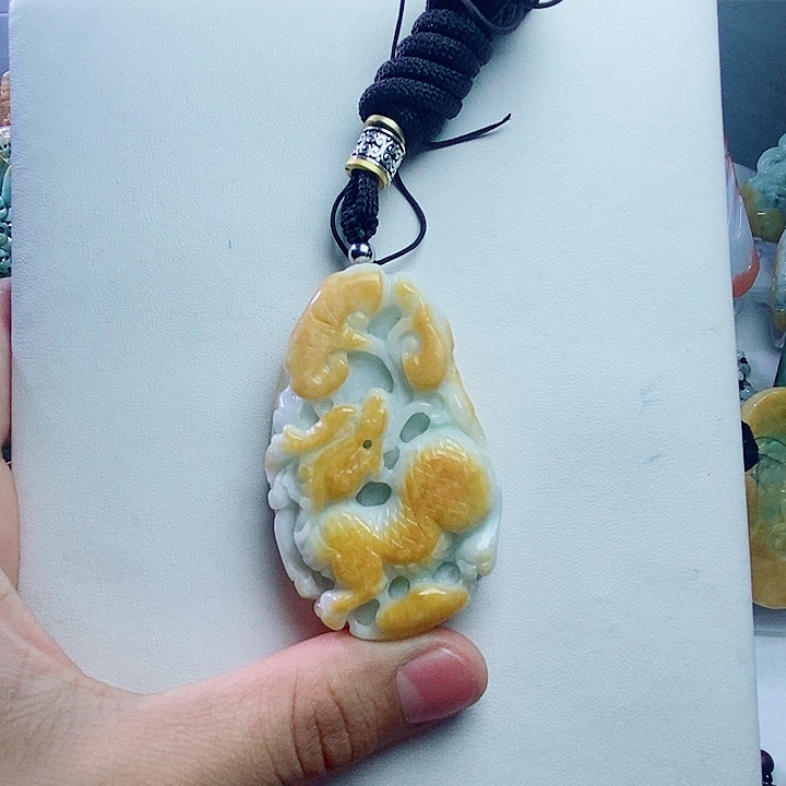 翡翠未镶嵌颈饰特色件