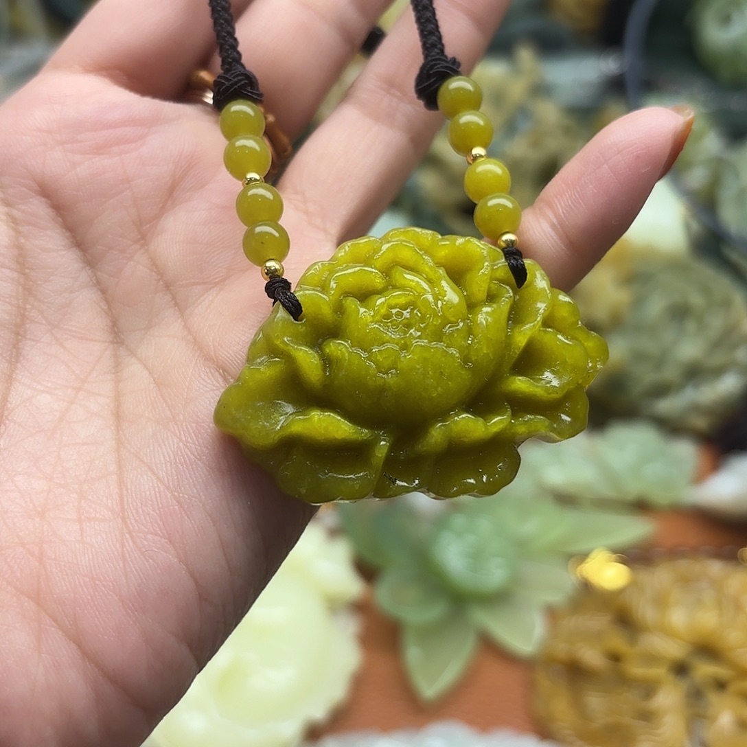 蛇纹石玉未镶嵌吊坠