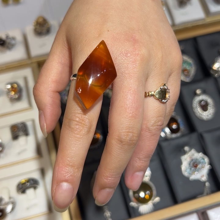 琥珀颈饰未镶嵌琥珀戒指