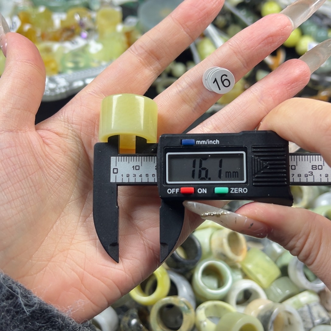 蛇纹石玉未镶嵌戒指