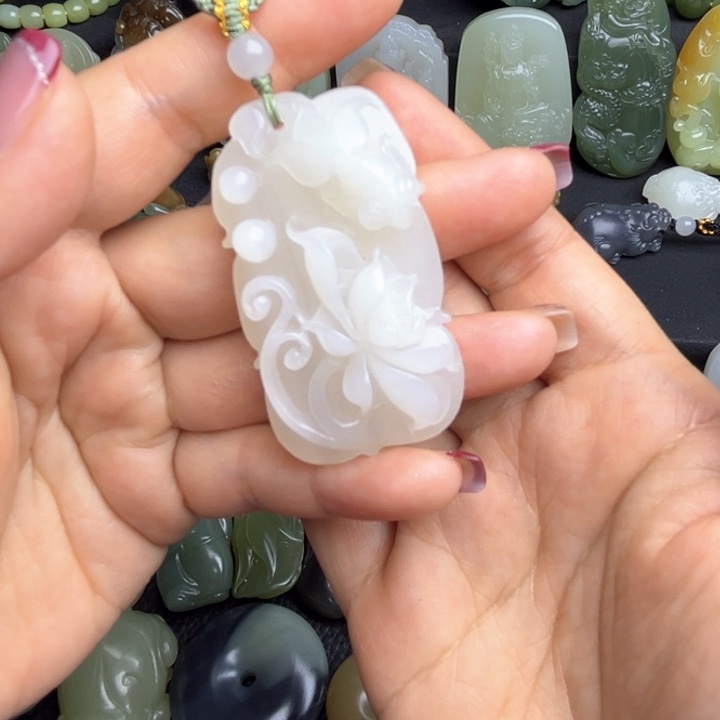 和田玉颈饰未镶嵌