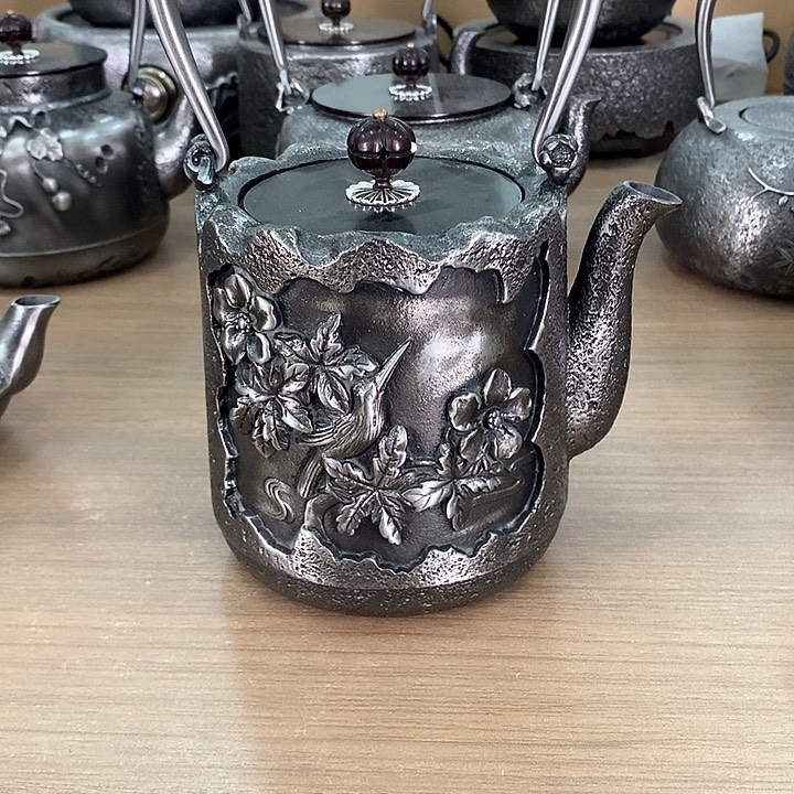 1直筒喜鹊牡丹砂铁壶1100毫升纯手工打造