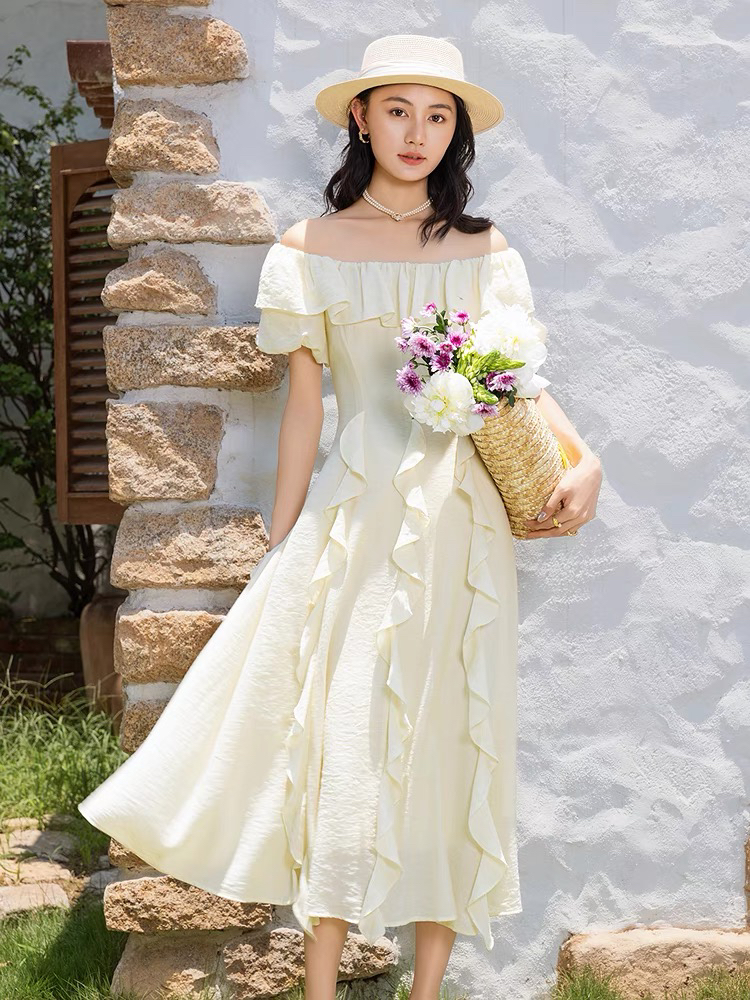 爱客法式连衣裙2025夏季温柔风甜美清新纯色方领长裙YA25216L035