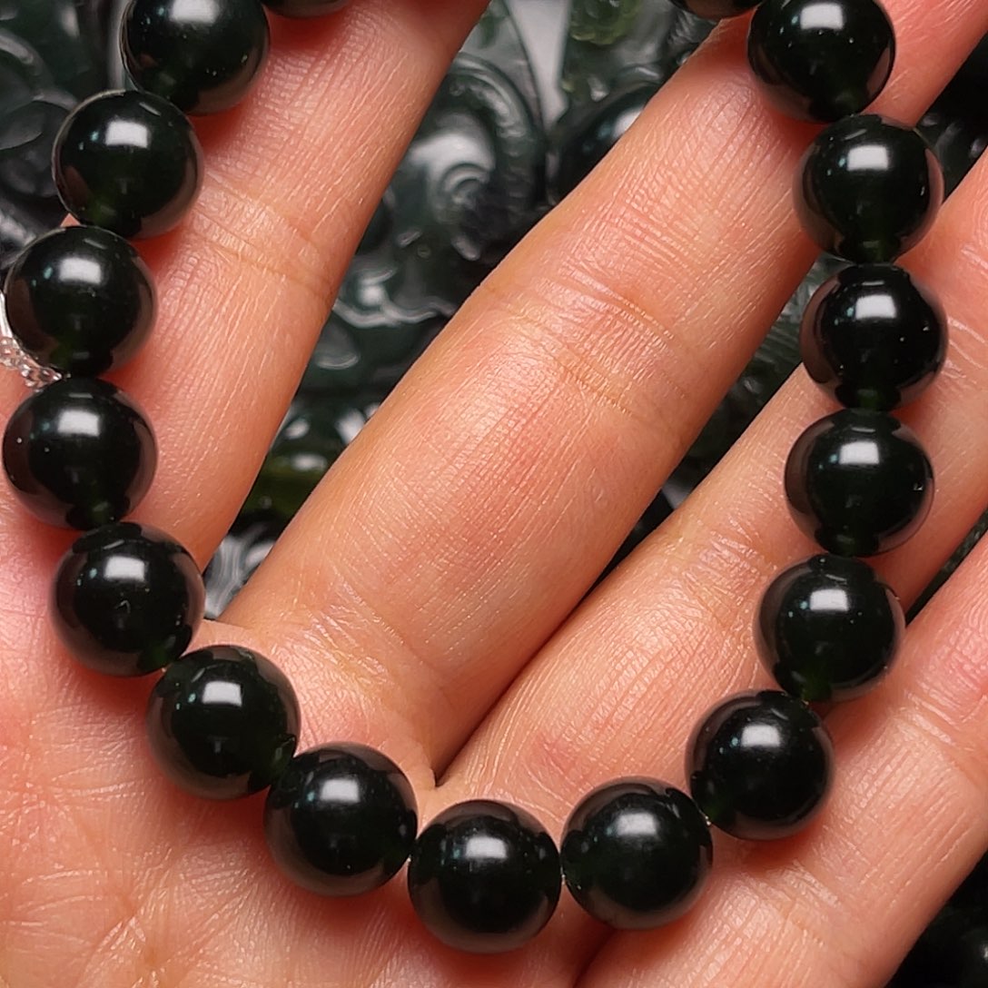 逍***0蛇纹石玉未镶嵌颈饰